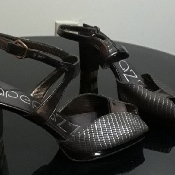 Heels - Picture 4 of 4